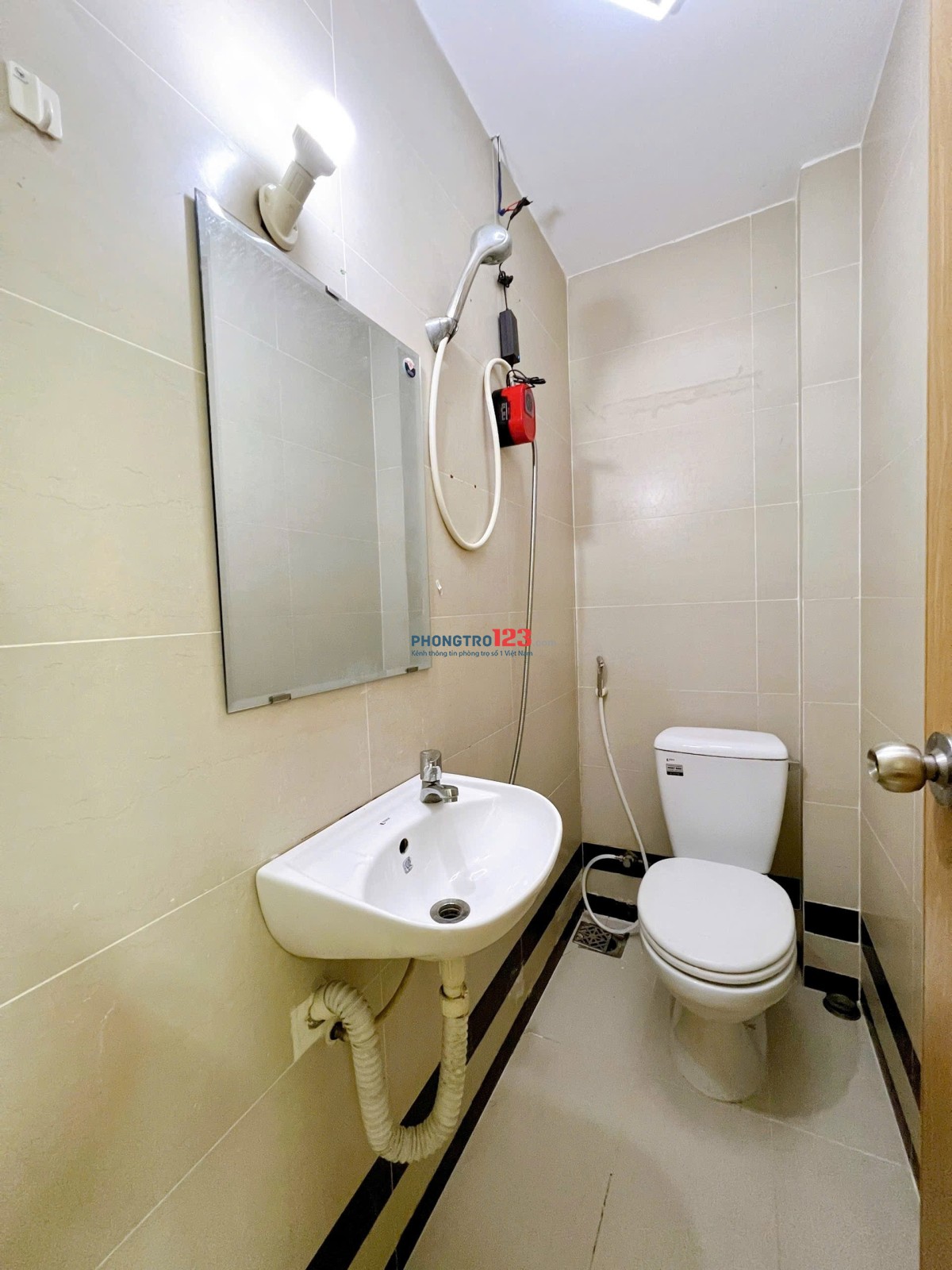 CHO THUÊ PHÒNG TRỌ QUẬN 3 GẦN VÒNG XOAY DÂN CHỦ, ĐẠI HỌC SƯ PHẠM, KINH TẾ UEH