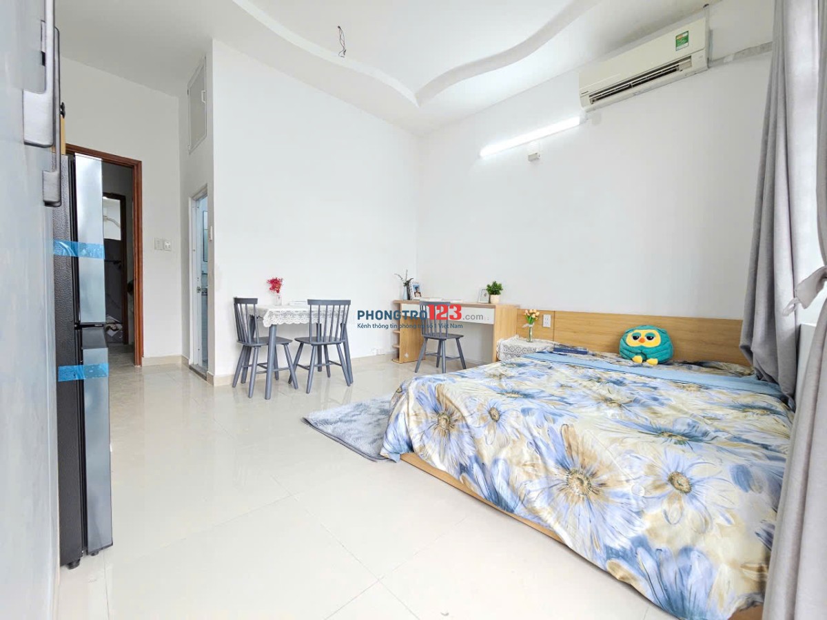 CHO THUÊ PHÒNG FULL NỘI THẤT BAN CÔNG THOÁNG SÁNG Ở BÌNH THẠNH NGAY GẦN CHỢ BÀ CHIỂU - 0334998413