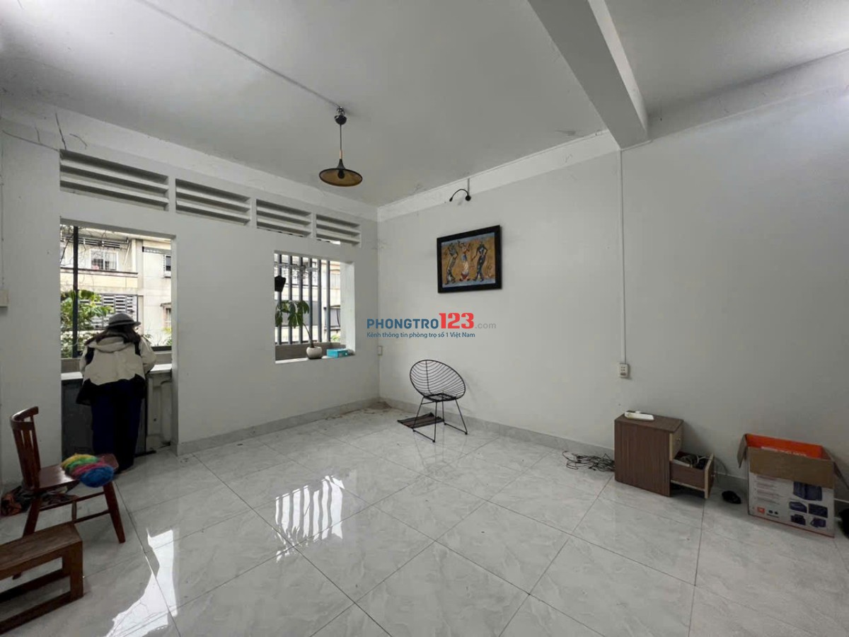 C/c Trần Quốc Thảo, P6, Quận 3 chỉ 9,5tr căn 2p ngủ, ban công