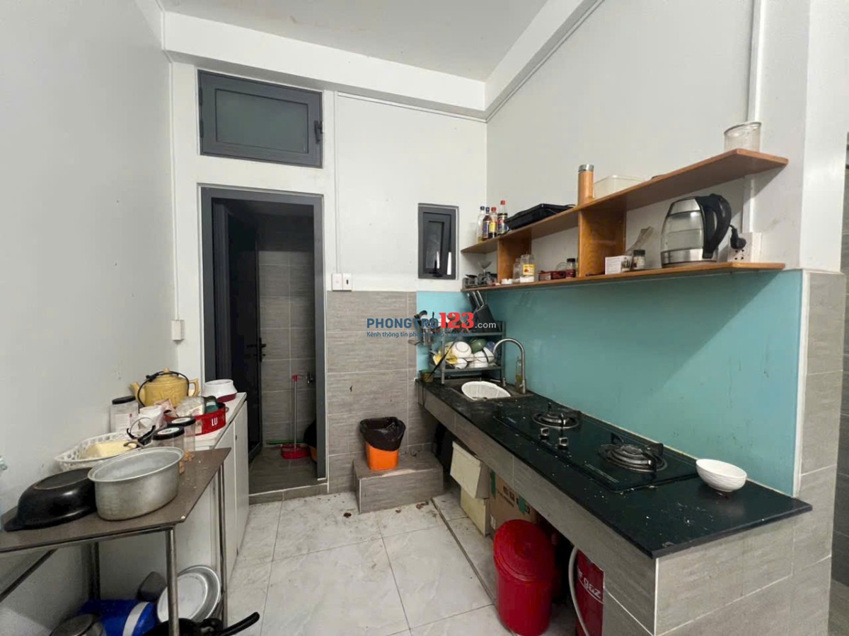 C/c Trần Quốc Thảo, P6, Quận 3 chỉ 9,5tr căn 2p ngủ, ban công