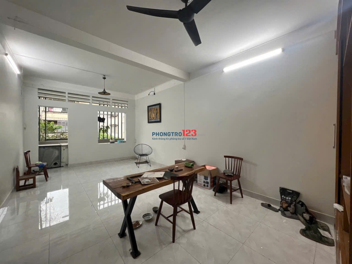 C/c Trần Quốc Thảo, P6, Quận 3 chỉ 9,5tr căn 2p ngủ, ban công