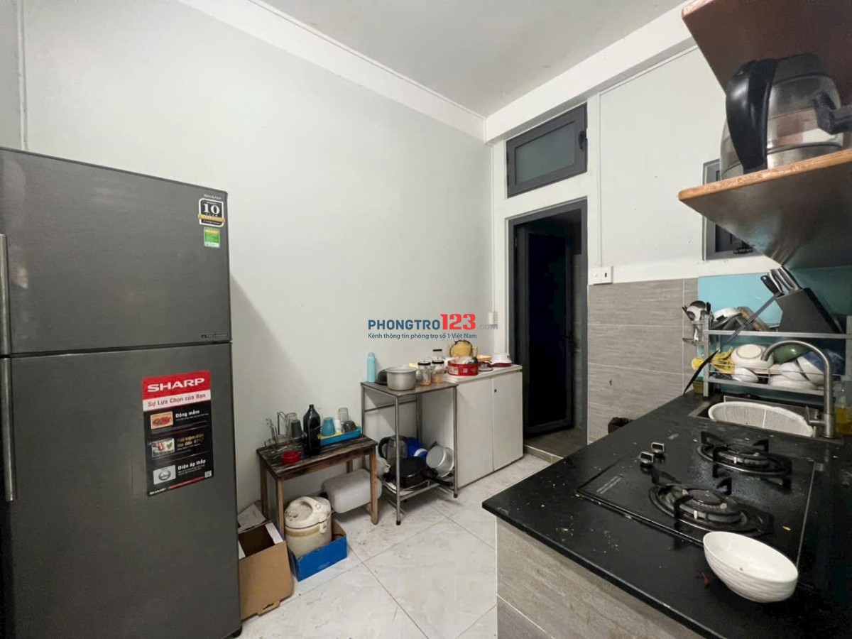 C/c Trần Quốc Thảo, P6, Quận 3 chỉ 9,5tr căn 2p ngủ, ban công