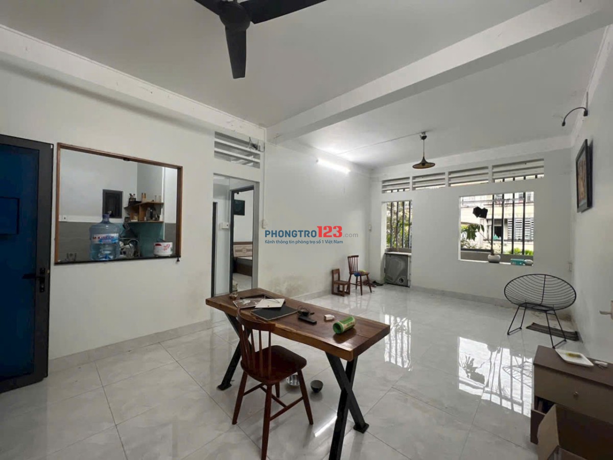 C/c Trần Quốc Thảo, P6, Quận 3 chỉ 9,5tr căn 2p ngủ, ban công