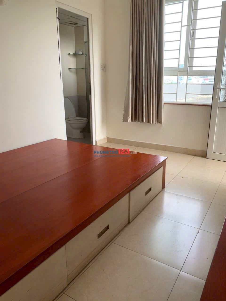 Chung cư Trương Định, Tân Định, Q1: 75m2, 2p ngủ, ban công, 10tr/th