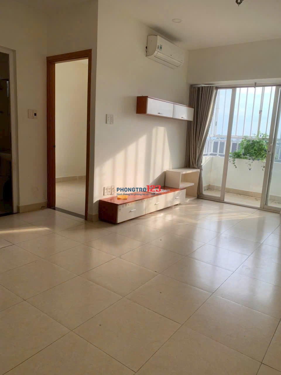 Chung cư Trương Định, Tân Định, Q1: 75m2, 2p ngủ, ban công, 10tr/th