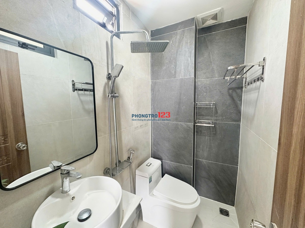 Cho thuê phòng trọ có ban công 35m² Quận Bình Thạnh gần chợ Bà Chiểu, gần Phú Nhuận, Q1, Q3