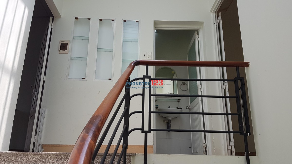 Phòng trọ gần cầu Kênh Tẻ, Quận 4