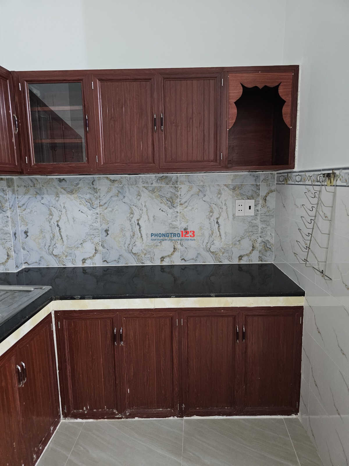 Cho thuê nhà nguyên căn, 3 phòng ngủ, diện tích 195m2, q.Bình Tân