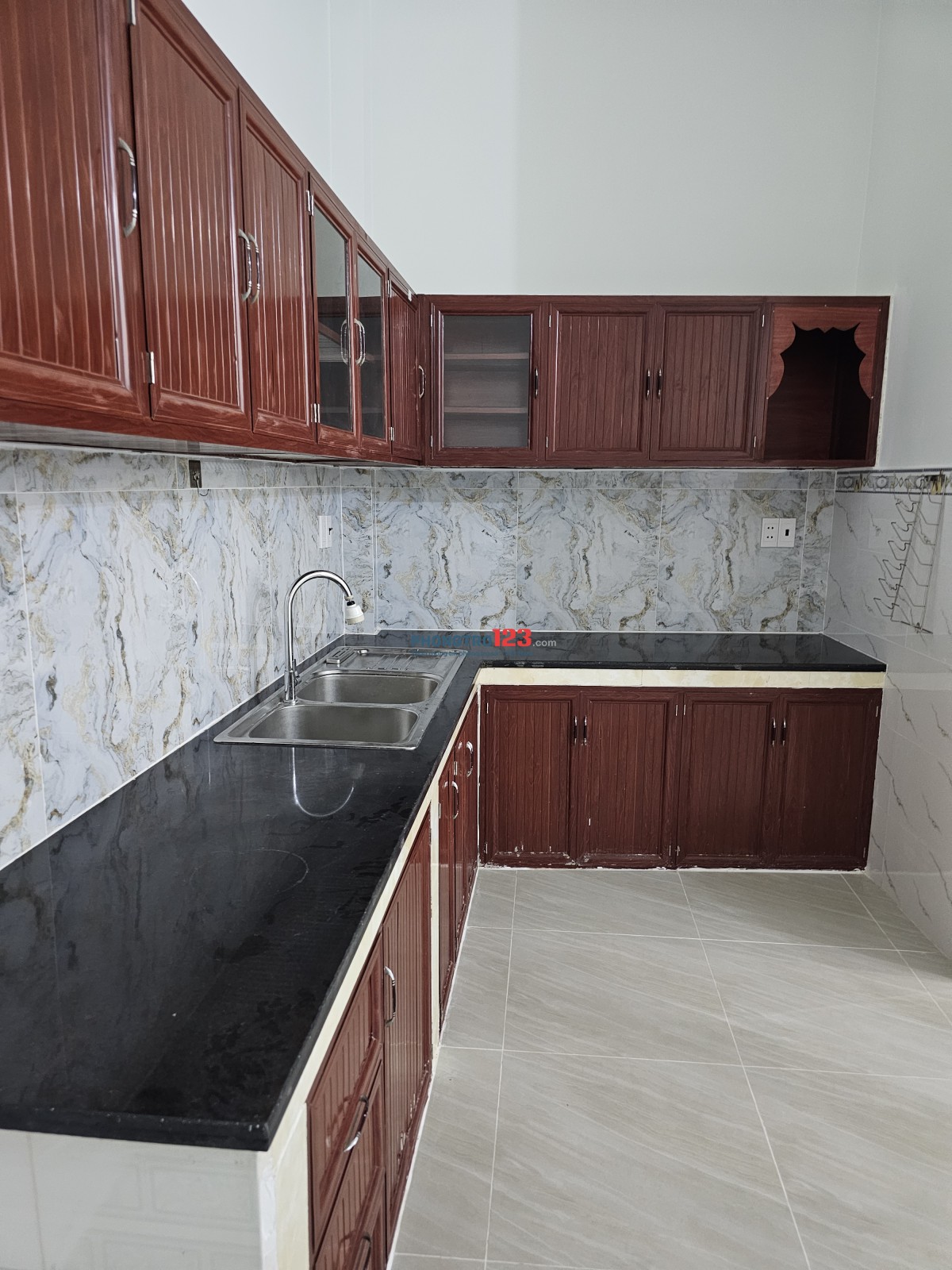 Cho thuê nhà nguyên căn, 3 phòng ngủ, diện tích 195m2, q.Bình Tân