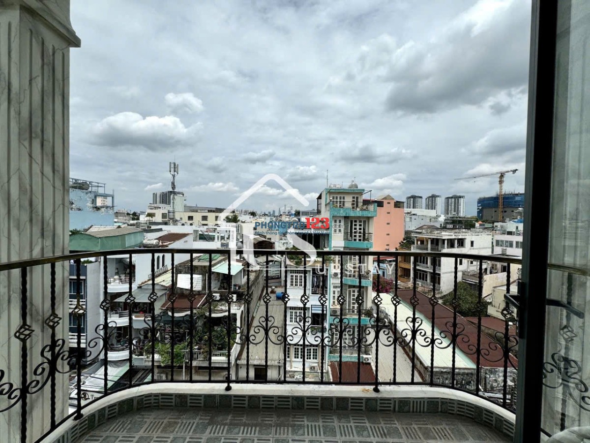 Căn Hộ Penthouse Full Nội Thất – Ban Công Rộng, View Thoáng – Gần Etown & Sân Bay Tân Sơn Nhất