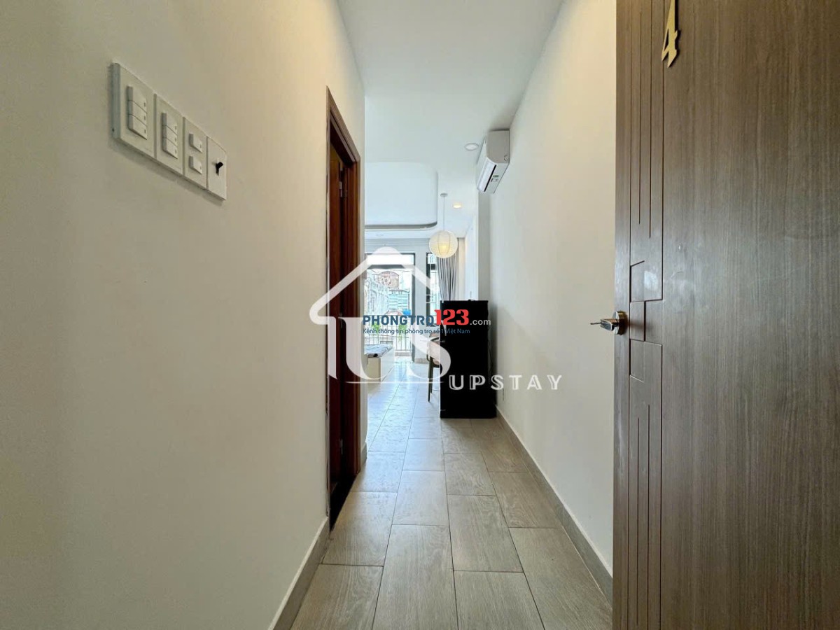 Căn Hộ Penthouse Full Nội Thất – Ban Công Rộng, View Thoáng – Gần Etown & Sân Bay Tân Sơn Nhất