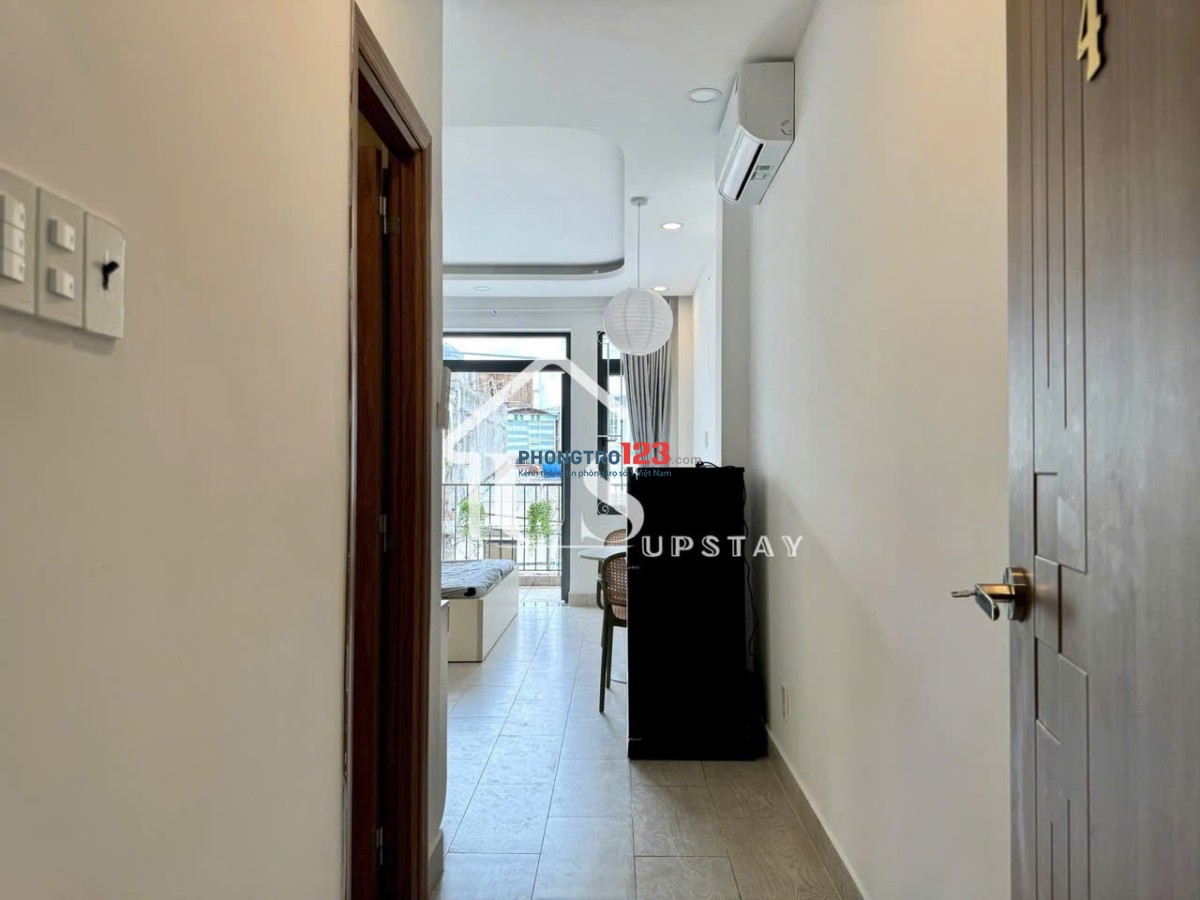 Căn Hộ Penthouse Full Nội Thất – Ban Công Rộng, View Thoáng – Gần Etown & Sân Bay Tân Sơn Nhất