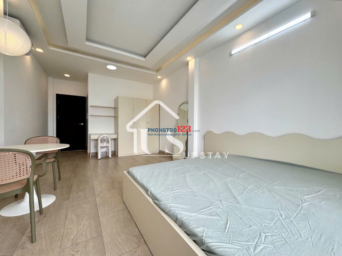 Căn Hộ Penthouse Full Nội Thất – Ban Công Rộng, View Thoáng – Gần Etown & Sân Bay Tân Sơn Nhất