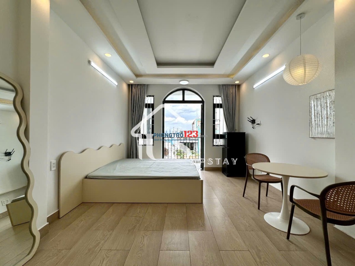 Căn Hộ Penthouse Full Nội Thất – Ban Công Rộng, View Thoáng – Gần Etown & Sân Bay Tân Sơn Nhất