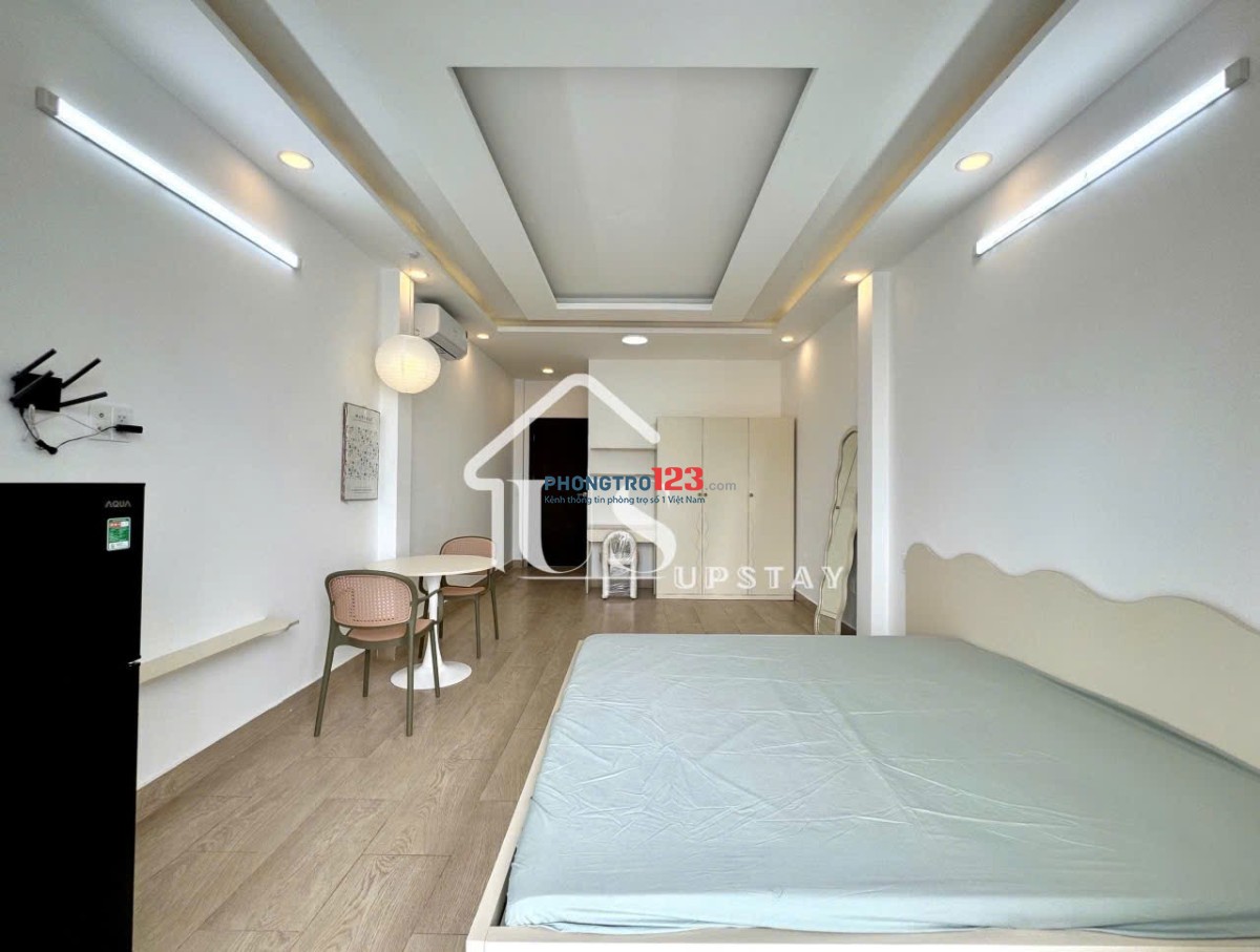 Căn Hộ Penthouse Full Nội Thất – Ban Công Rộng, View Thoáng – Gần Etown & Sân Bay Tân Sơn Nhất