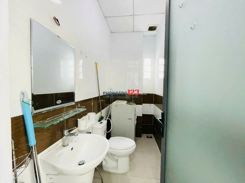 Cho thuê phòng trọ full nội thất cửa sổ lớn view, máy giặt riêng gần Công Trường Dân Chủ, ĐBP