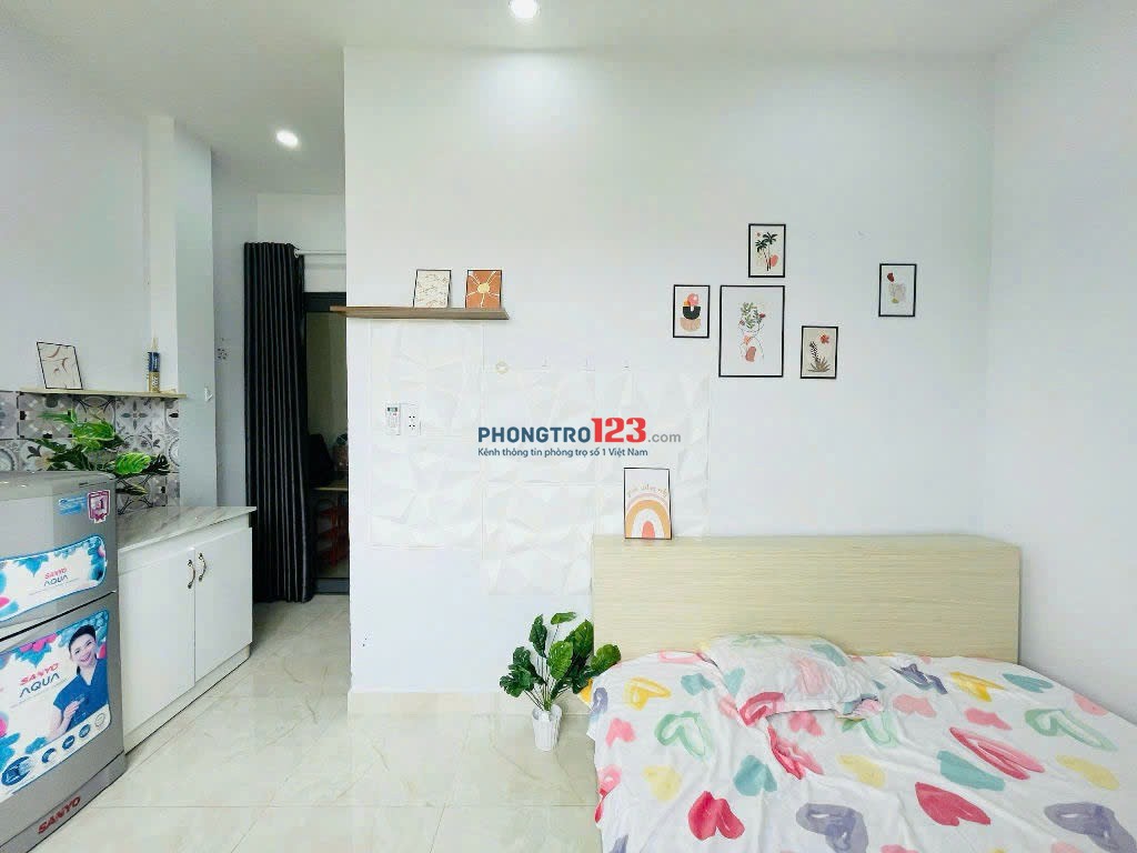 Cho thuê phòng trọ full nội thất cửa sổ lớn view, máy giặt riêng gần Công Trường Dân Chủ, ĐBP