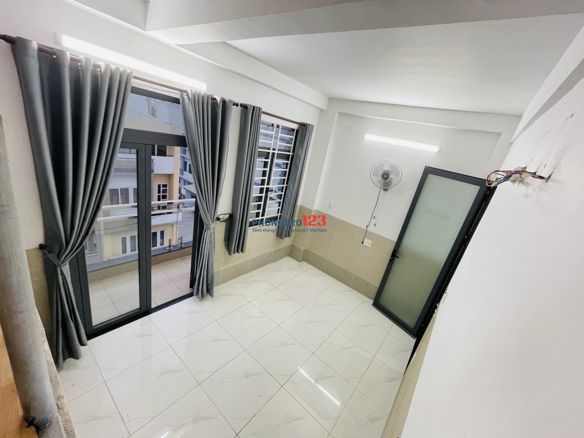 Phòng Ban Công Duplex gác cao - có máy lanh, thang máy, khoá vân tay