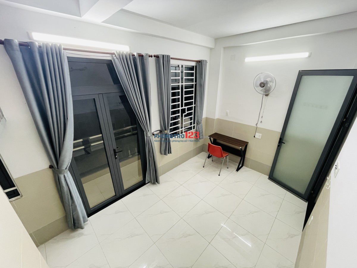 Phòng Ban Công Duplex gác cao - có máy lanh, thang máy, khoá vân tay