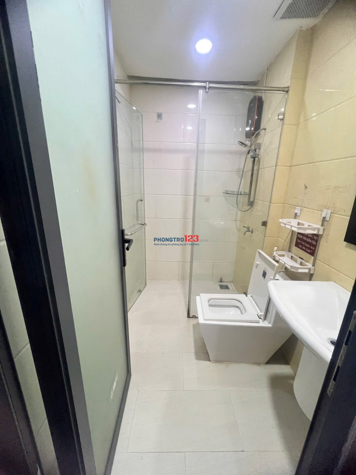 Cho thuê phòng trệt đủ nội thất máy giặt riêng Lê Văn Sỹ Q3 gần THCS Bạch Đằng ĐH Sư Phạm Trường Sa