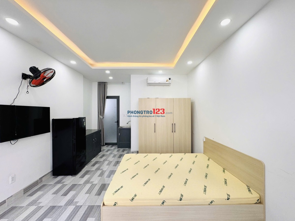 Cho Thuê Phòng Full NT Ban Công 30m2 Rộng Rãi Nhiều Ánh Sáng Tại Nơ Trang Long, Gần Chợ Bà Chiểu