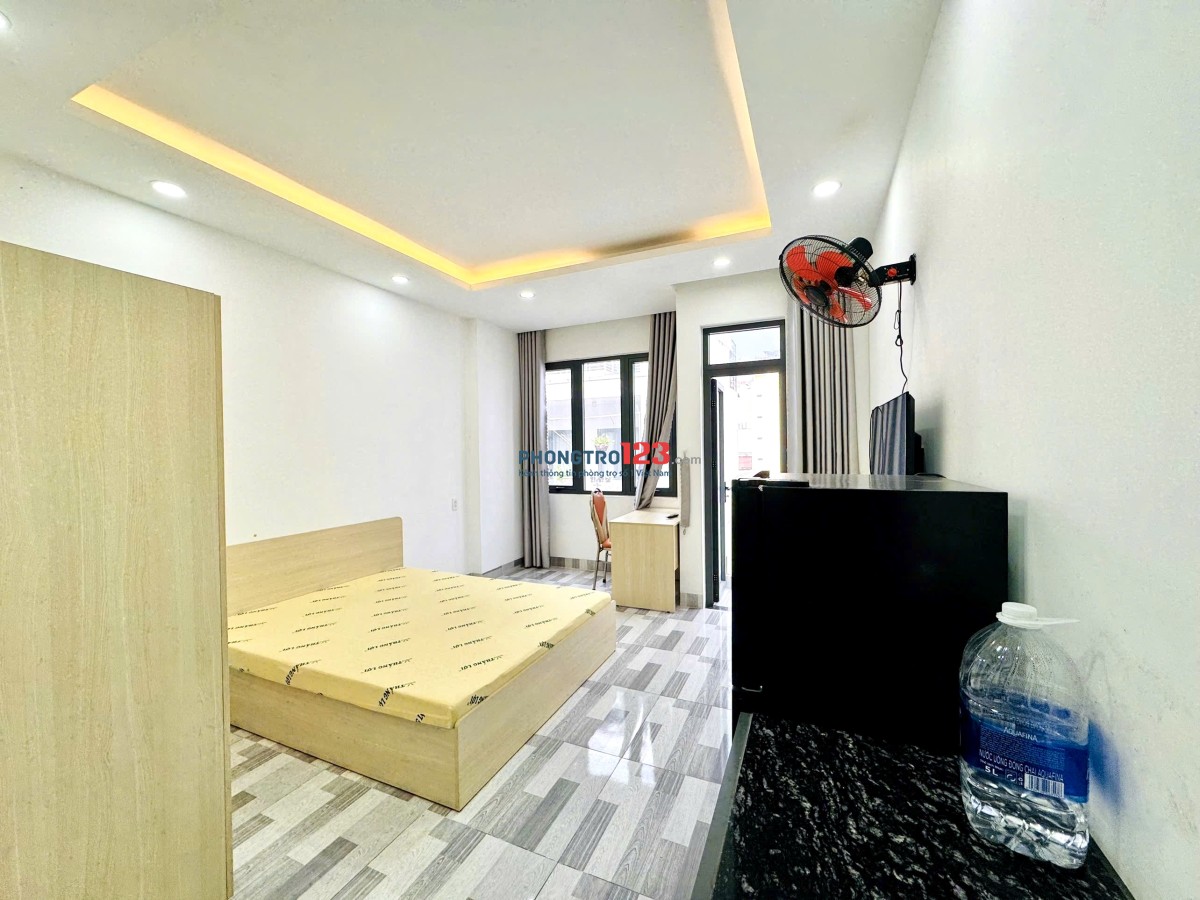 Cho Thuê Phòng Full NT Ban Công 30m2 Rộng Rãi Nhiều Ánh Sáng Tại Nơ Trang Long, Gần Chợ Bà Chiểu