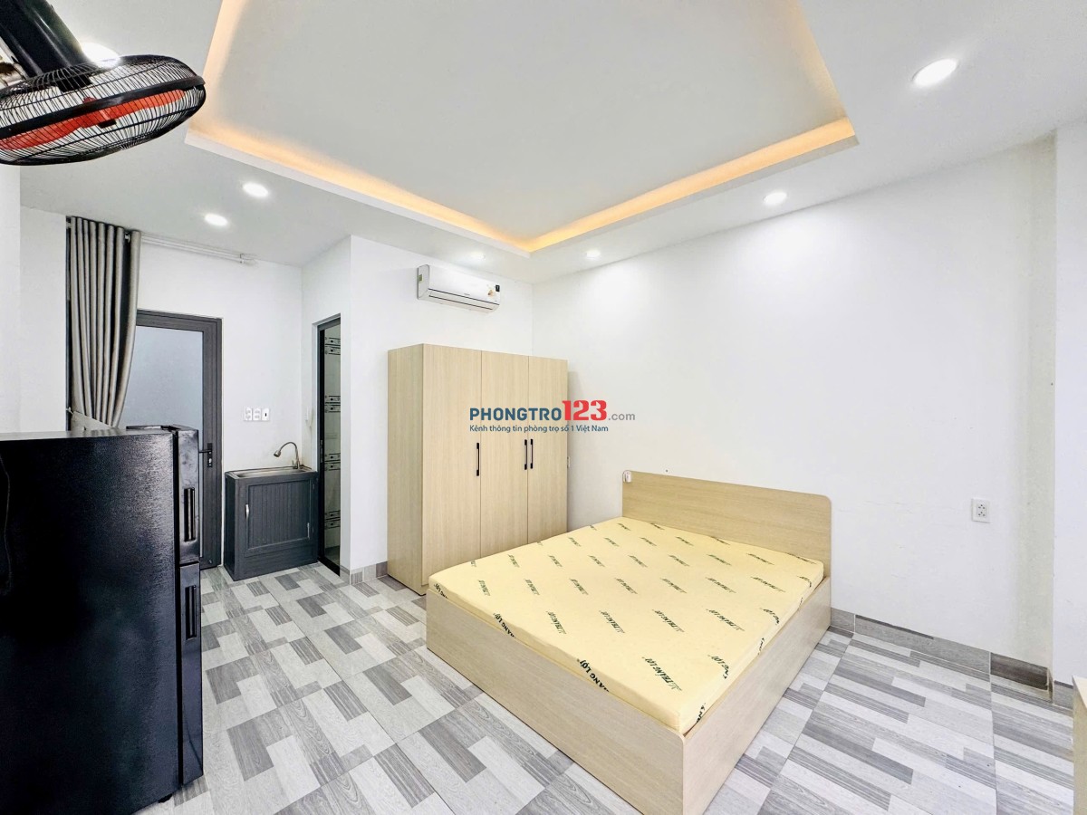 Cho Thuê Phòng Full NT Ban Công 30m2 Rộng Rãi Nhiều Ánh Sáng Tại Nơ Trang Long, Gần Chợ Bà Chiểu