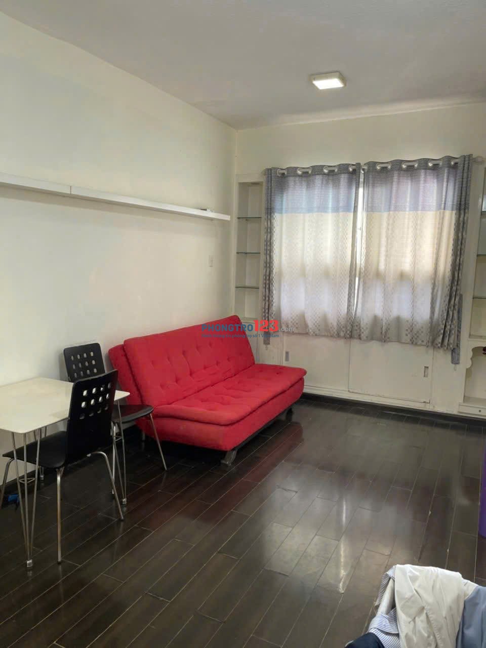 Chung cư Hoàng Sa, P.Tân Định, Q1: 2p ngủ, 9tr/th, ban công, nhà mới