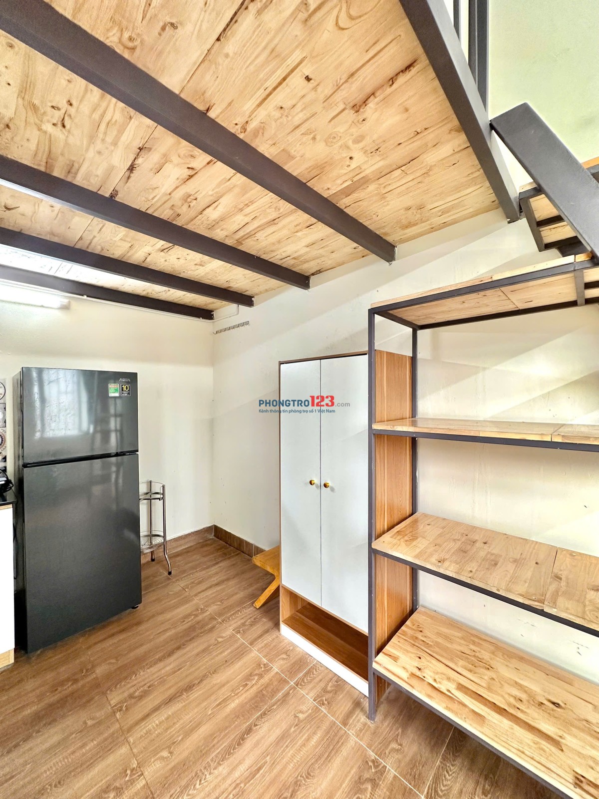 DUPLEX BAN CÔNG NGAY CÔNG VIÊN BẾN HẢI - CỔNG SAU ĐẠI HỌC VĂN LANG