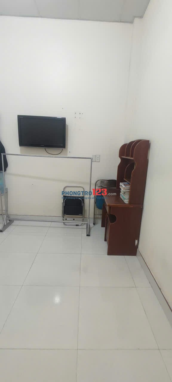 Phòng máy lạnh, phòng thường giá tốt Q12