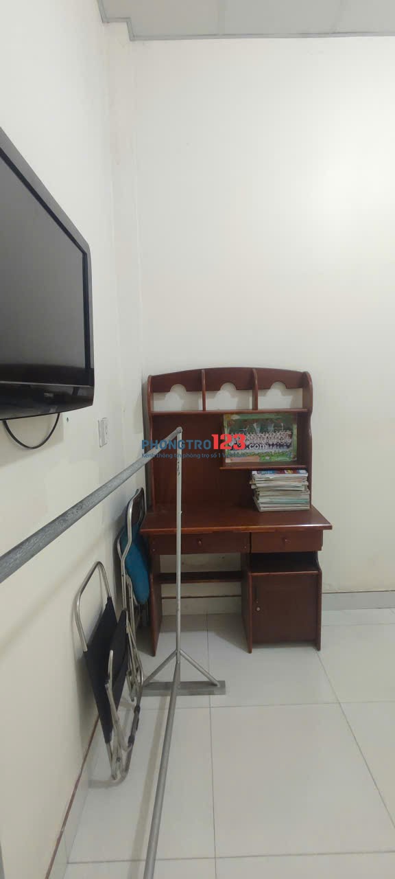 Phòng máy lạnh, phòng thường giá tốt Q12