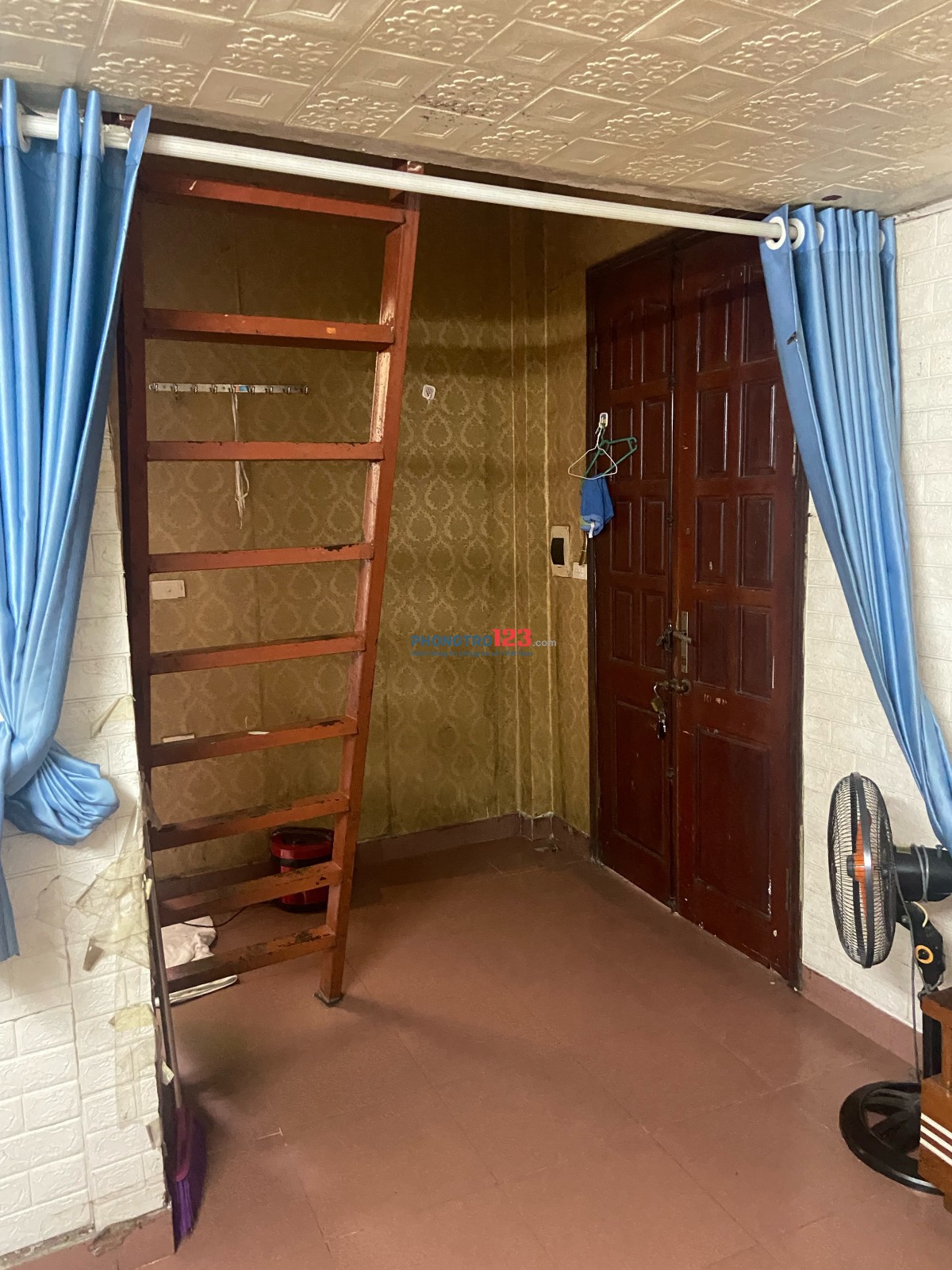 Cho thuê nhà tầng 1. Có gác lửng.