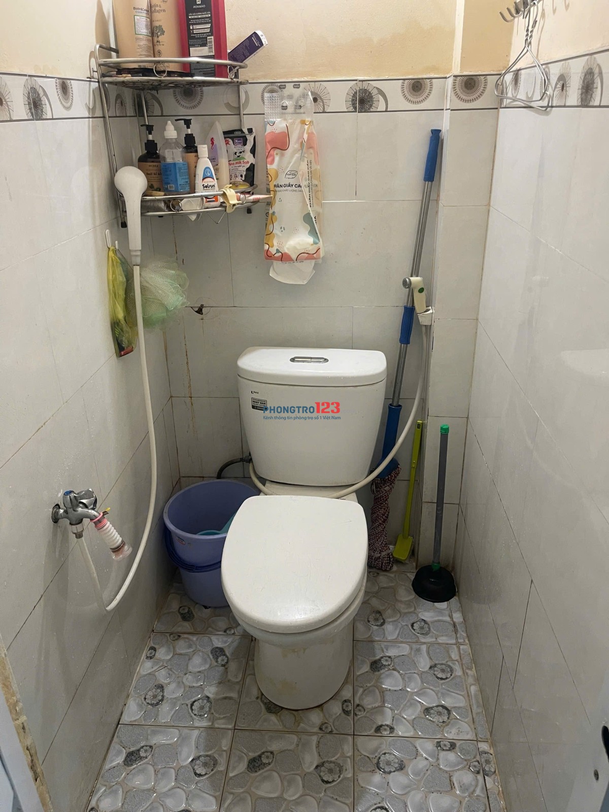 Phòng trọ giờ giấc tự do, có máy lạnh, thuận tiện đi lại