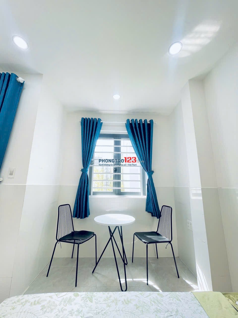 PHÒNG MỚI XÂY FULL NỘI THẤT CÓ BAN CÔNG LỚN NẰM NGAY THÍCH QUÃNG ĐỨC,PHÚ NHUẬN