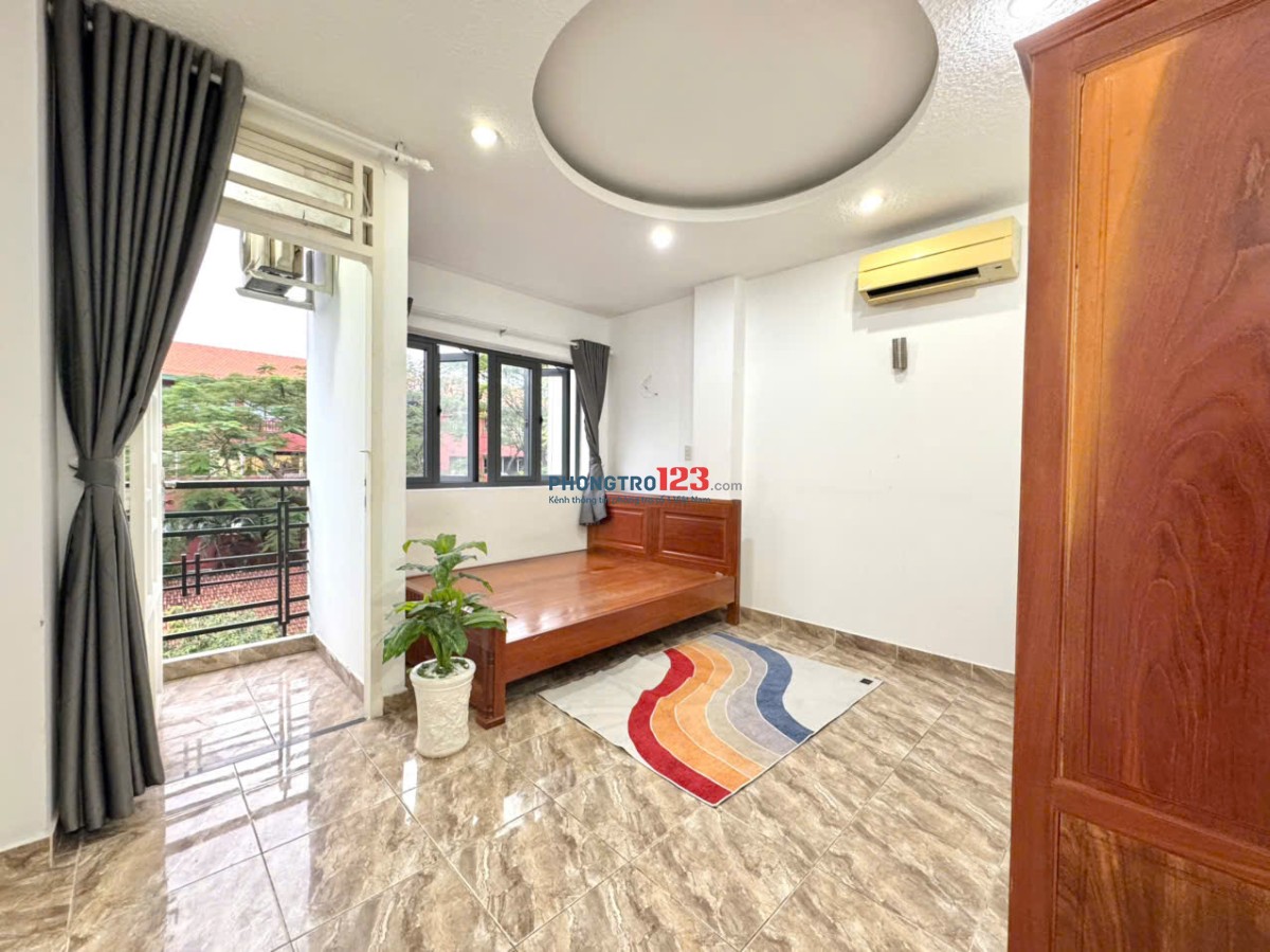 Phòng Ban Công Thoáng Mát Ngay Chợ Tân Sơn Nhất - Giá Hấp Dẫn