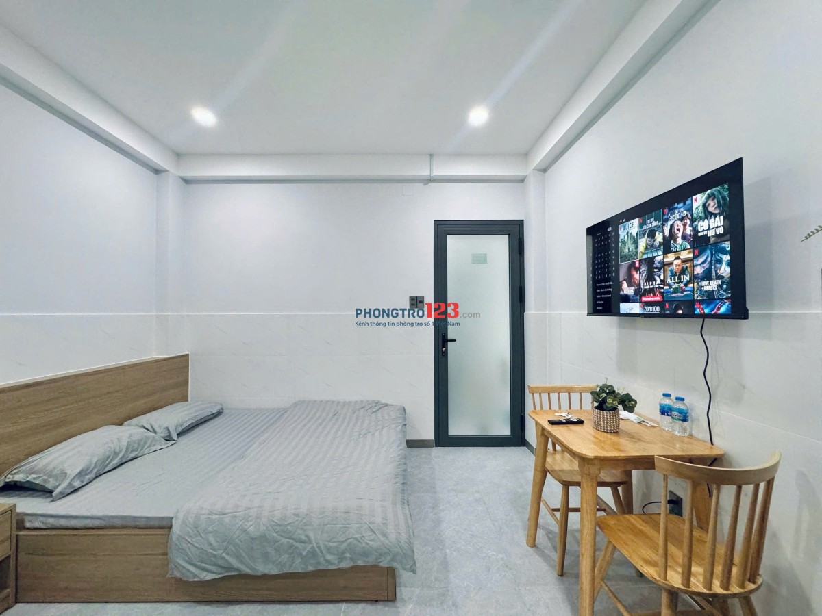 Cho Thuê Phòng Thang Máy - Cửa Sổ - Nhà Mới - Máy Giặt riêng - Ngay Hàng Xanh - ĐH Hutech - ĐH HIU