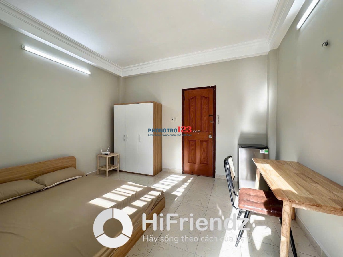 Cho Thuê Phòng Ban Công Cửa Sổ - Ngay Chợ Tân Định - Bờ Kè Hoàng Sa - ĐH Kinh Tế - PN