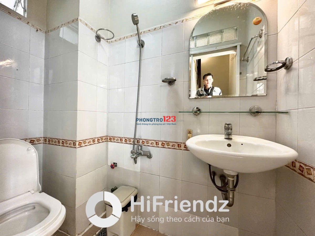 Cho Thuê Phòng Ban Công Cửa Sổ - Ngay Chợ Tân Định - Bờ Kè Hoàng Sa - ĐH Kinh Tế - PN