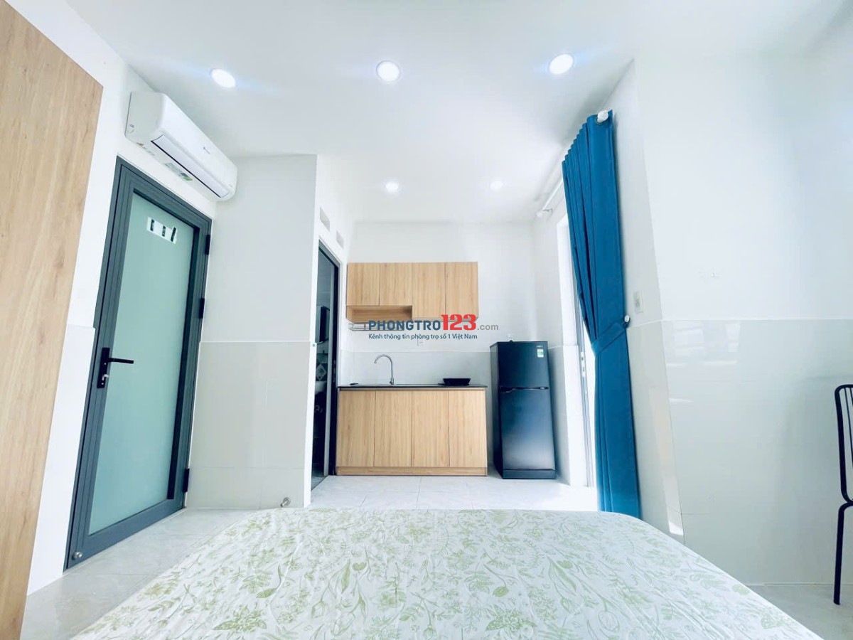 Cho thuê phòng trọ 35m² full nội thất có ban công Thích Quảng Đức gần ngã tư Phú Nhuận