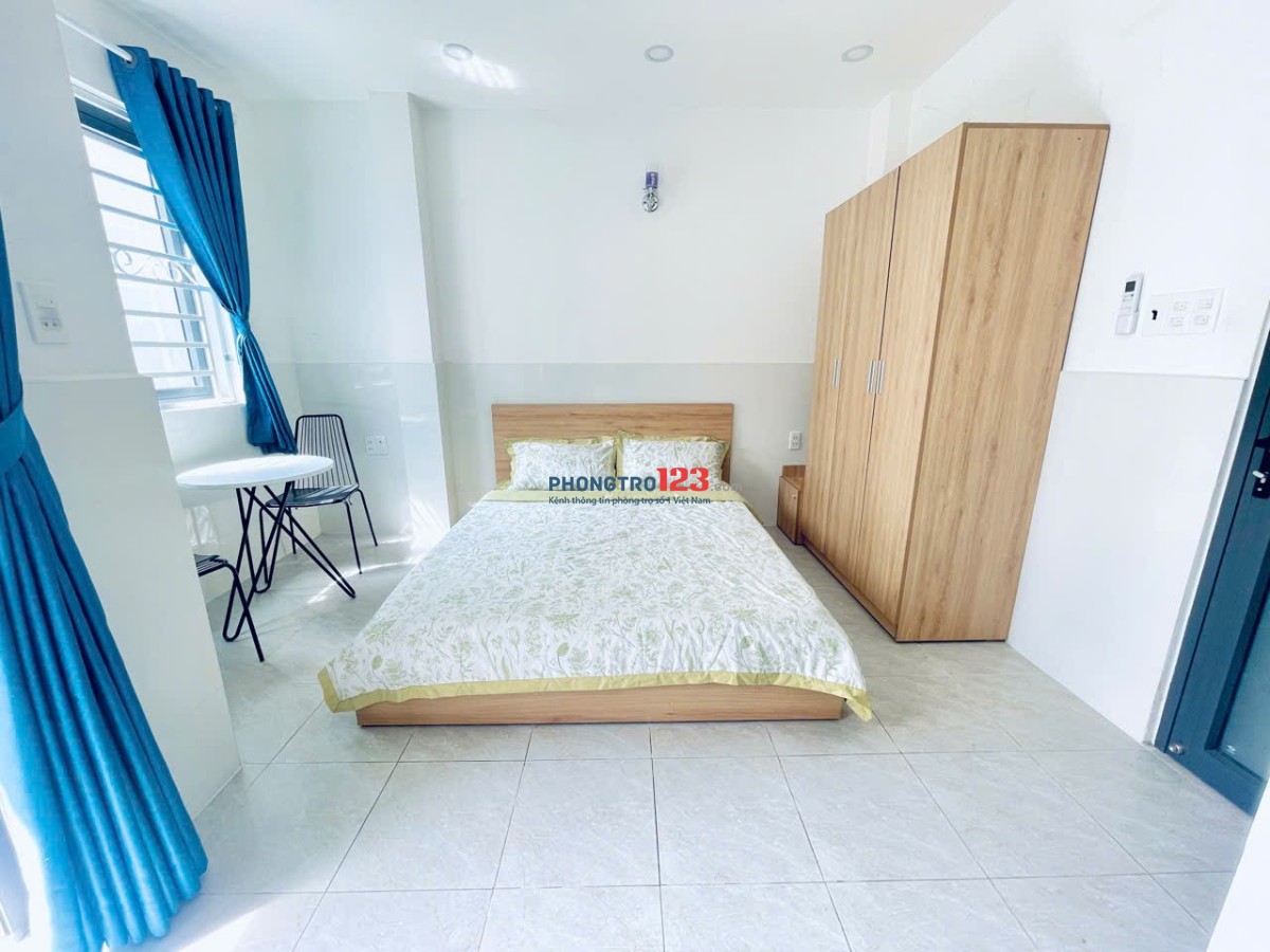 Cho thuê phòng trọ 35m² full nội thất có ban công Thích Quảng Đức gần ngã tư Phú Nhuận