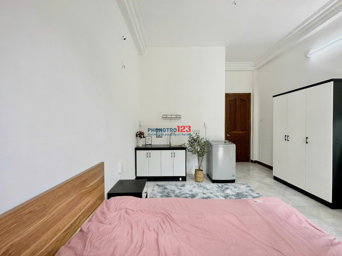 CHO THUÊ CĂN HỘ BAN CÔNG MÁY GIẶT RIÊNG - GẦN CHỢ BÀ CHIỄU, HÀNG XANH - GIÁP Q1 PHÚ NHUẬN