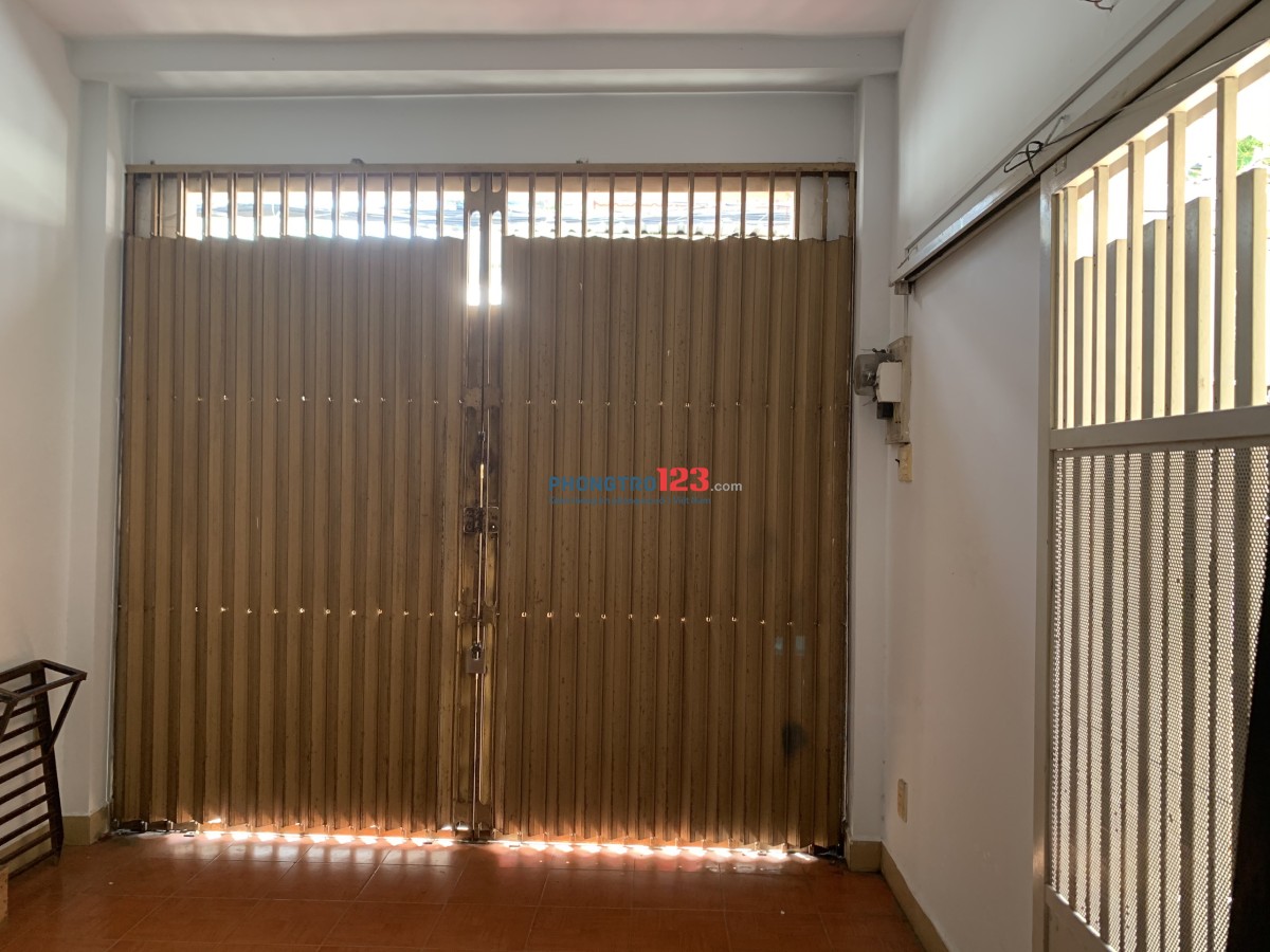 Cho thuê nhà trệt có gác lửng Quận 4, DTSD 25m2