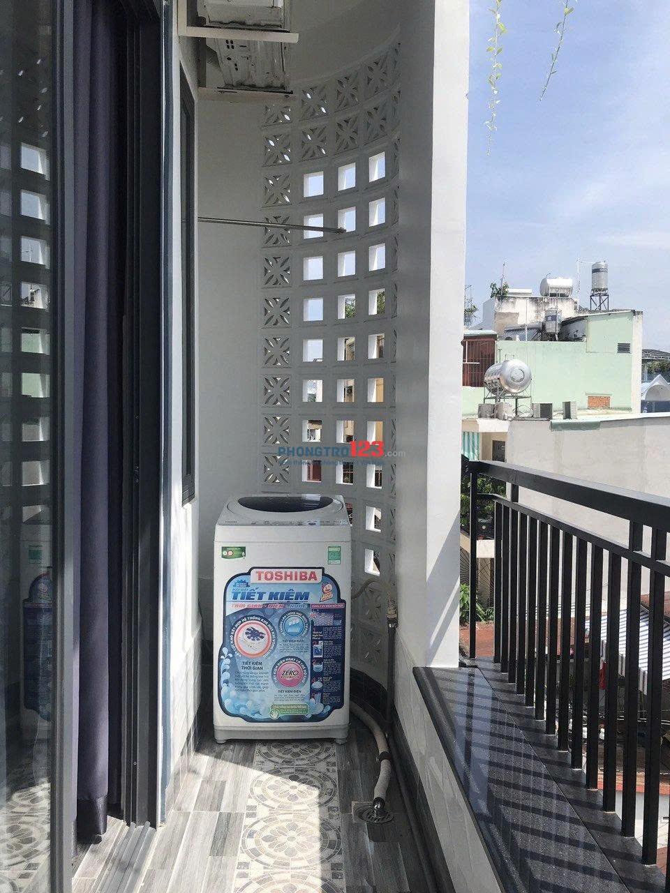 Cho thê phòng trọ ban công máy giặt riêng, gần đường Trường Sa, Quận 3, gần cầu Lê Văn Sỹ
