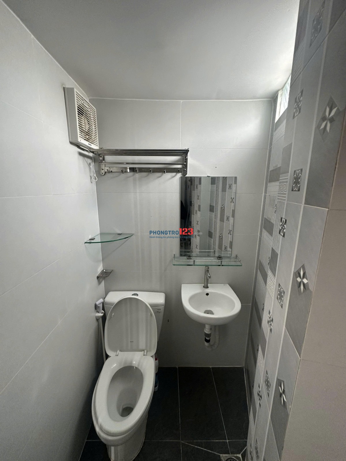 Cho thê phòng trọ ban công máy giặt riêng, gần đường Trường Sa, Quận 3, gần cầu Lê Văn Sỹ