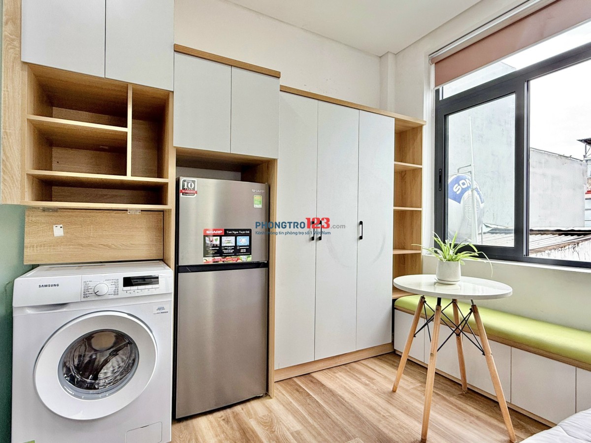 Căn Hộ Studio Full Nội Thất – Ban Công & Cửa Sổ Thoáng Mát – Gần Etown & Sân Bay Tân Sơn Nhất