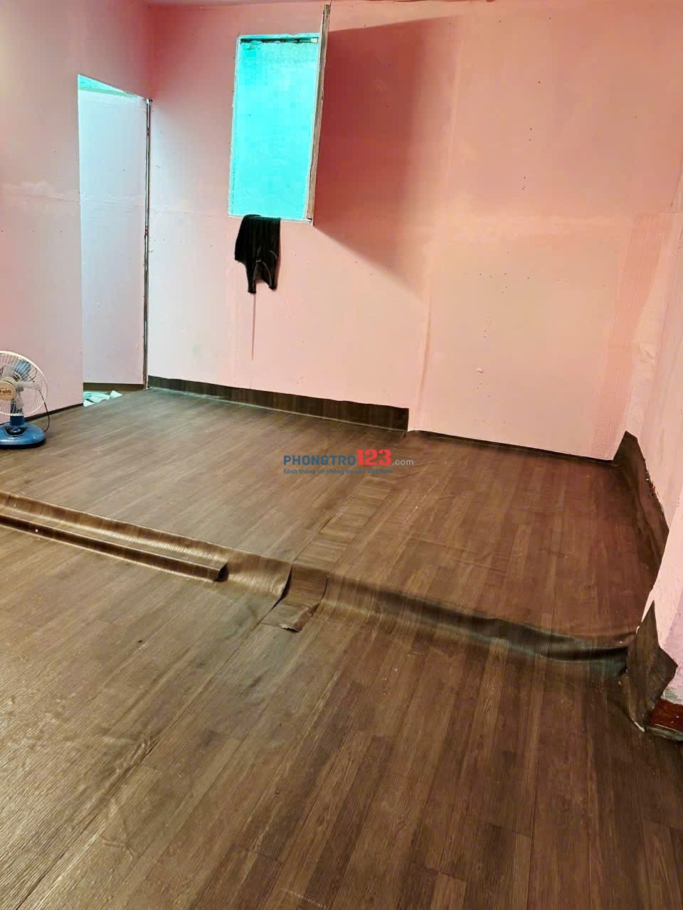 Cho Thuê Phòng Q3, rộng rãi thoải mái, cửa sổ ban công. nội thất.lầu 4.máy lạnh tolet riêng.2tr5