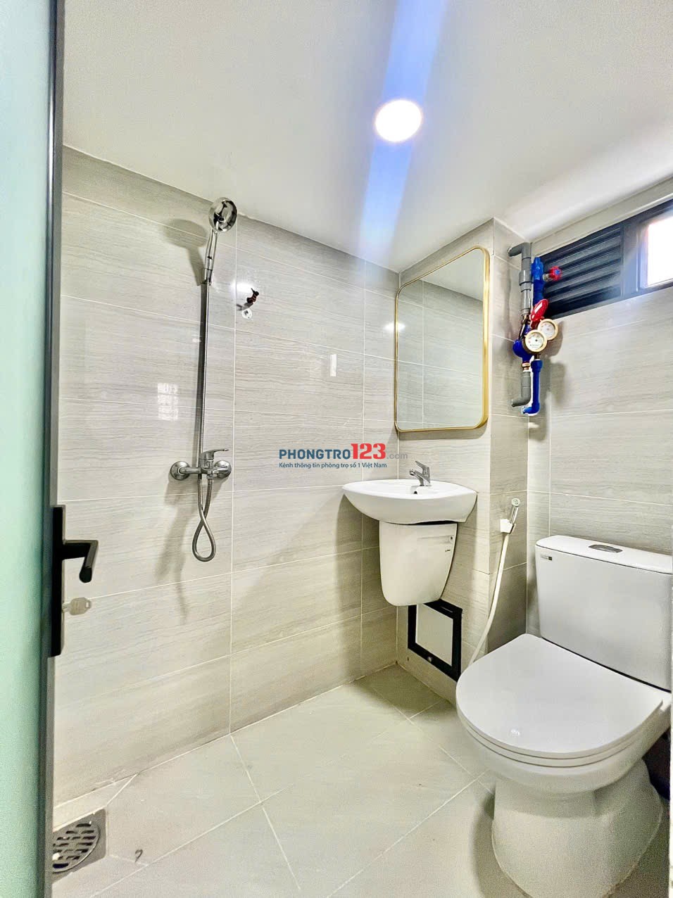 PHÒNG MỚI XÂY FULL TIỆN NGHI NGAY BỜ KÈ HOÀNG SA