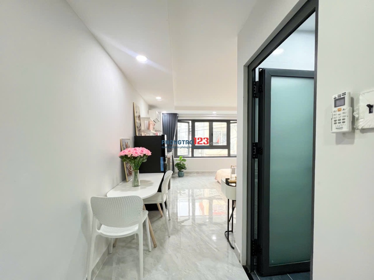 Cho thuê căn hộ STUDIO cửa sổ lớn/ban công Trung Tâm Q7 ƯU ĐÃI lớn khi ở dài hạn