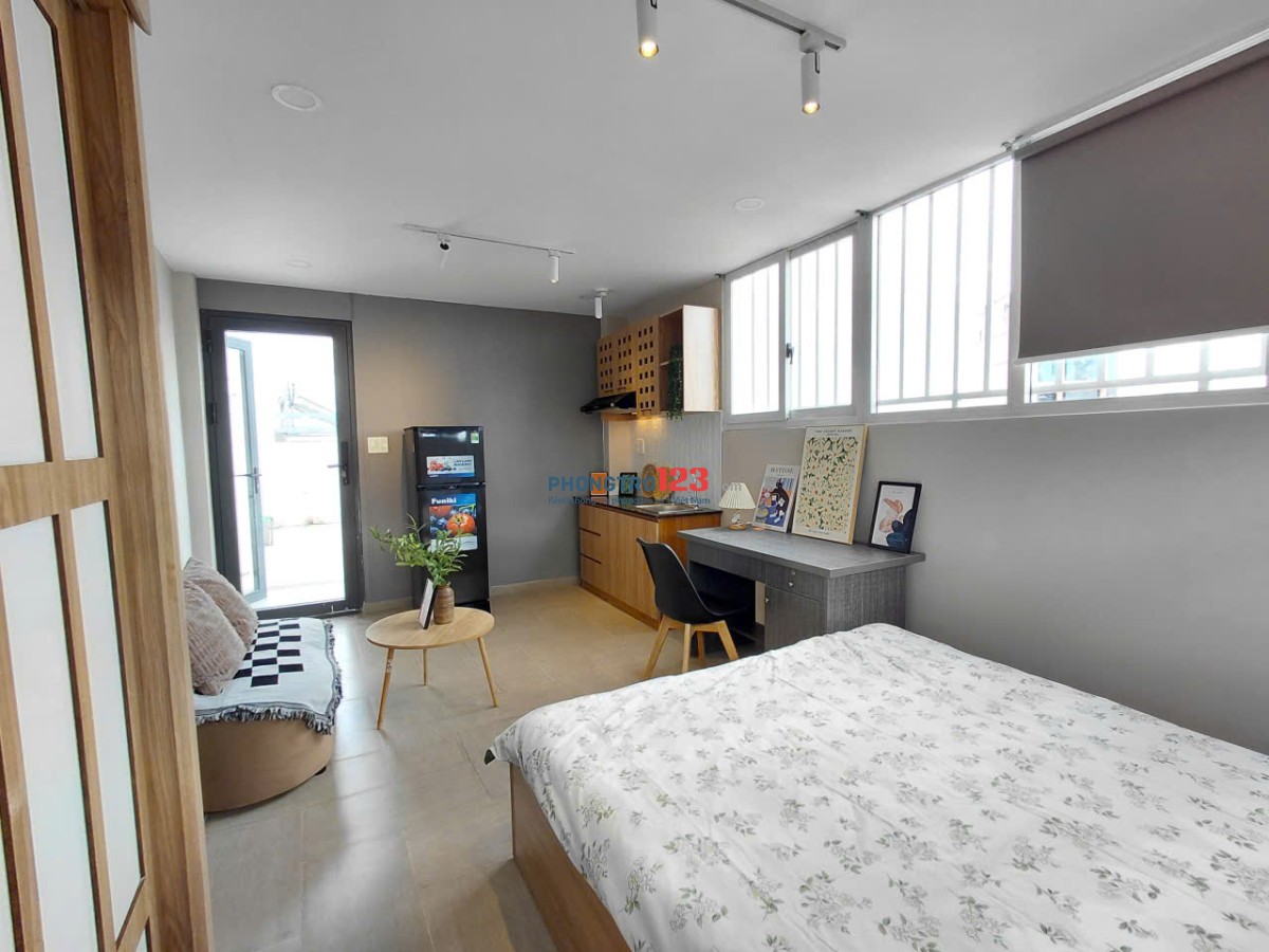 PHÒNG FULL NỘI THẤT CỬA SỔ LỚN GẦN CHỢ BÀ CHIỄU GIÁP Q1 PHÚ NHUẬN