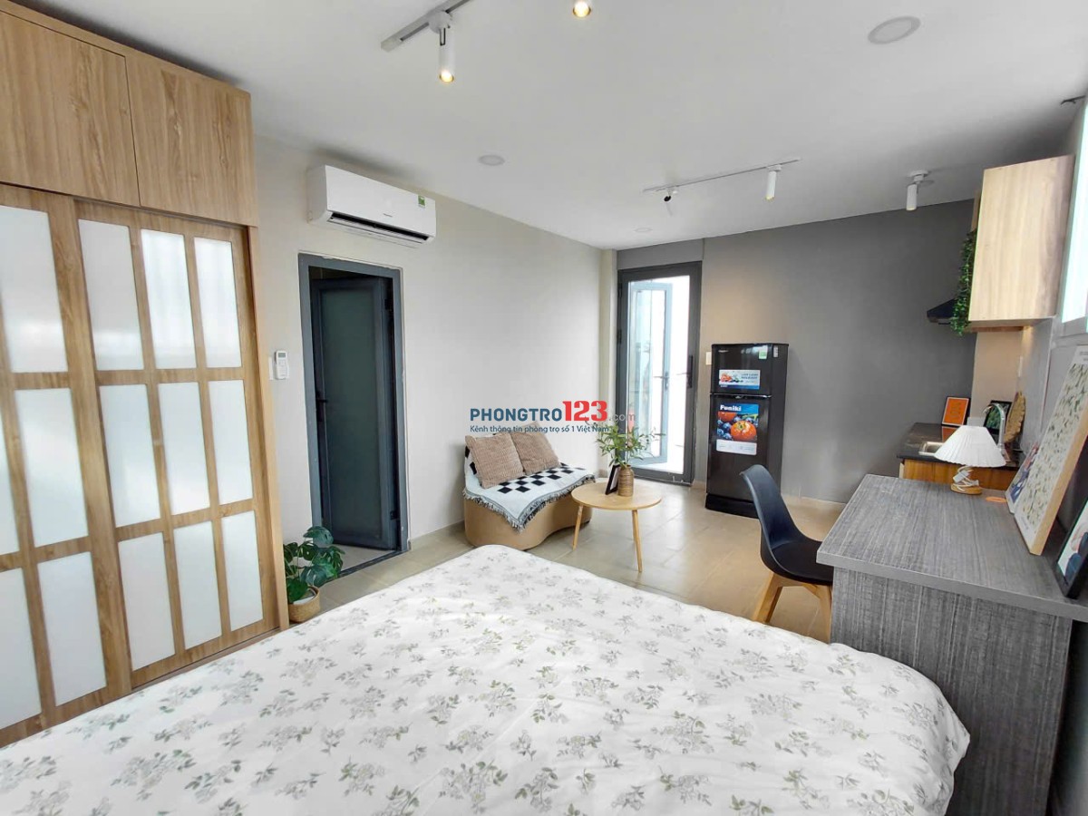 PHÒNG FULL NỘI THẤT CỬA SỔ LỚN GẦN CHỢ BÀ CHIỄU GIÁP Q1 PHÚ NHUẬN